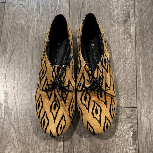 BCBGeneration Shoes - BCBG printed loafers size 8